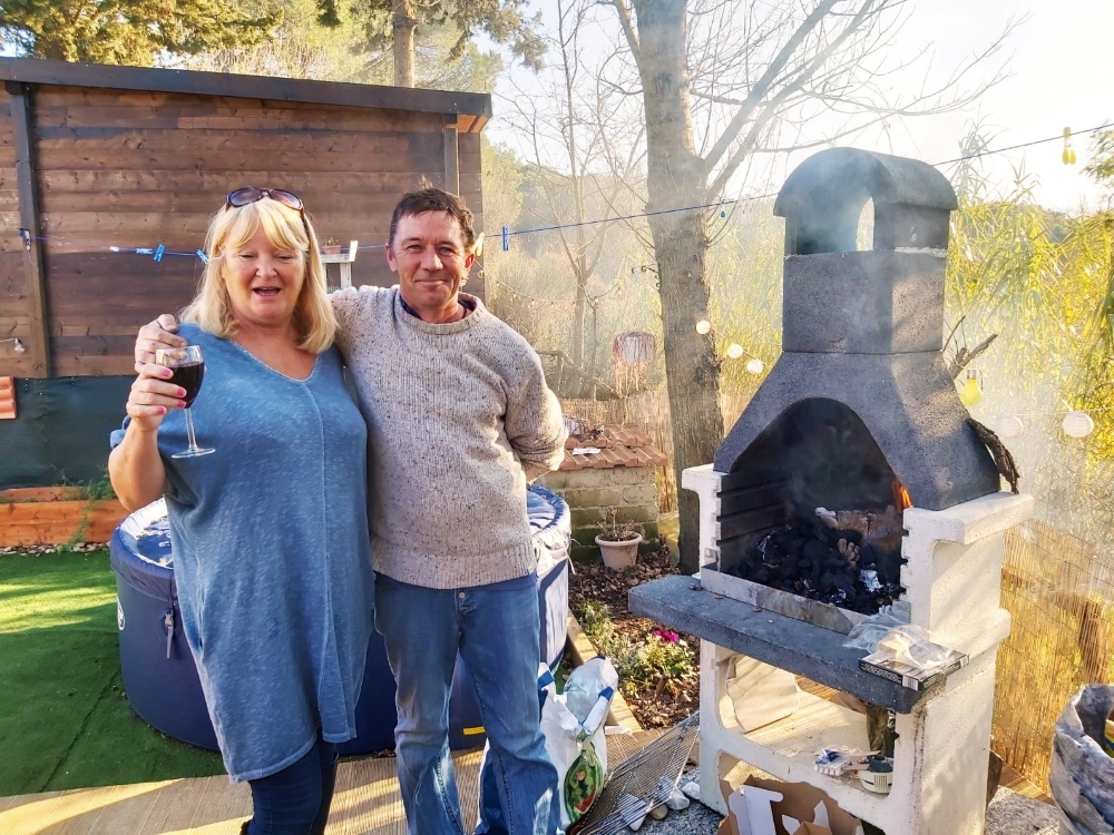 BBQ Weather In Tuscany With Caravans In The Sun (6)