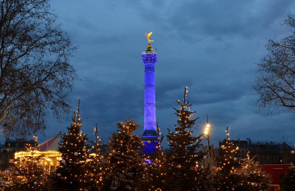 July Column Bastille Square Decorated Christmas 2021 Evening Paris France (1)