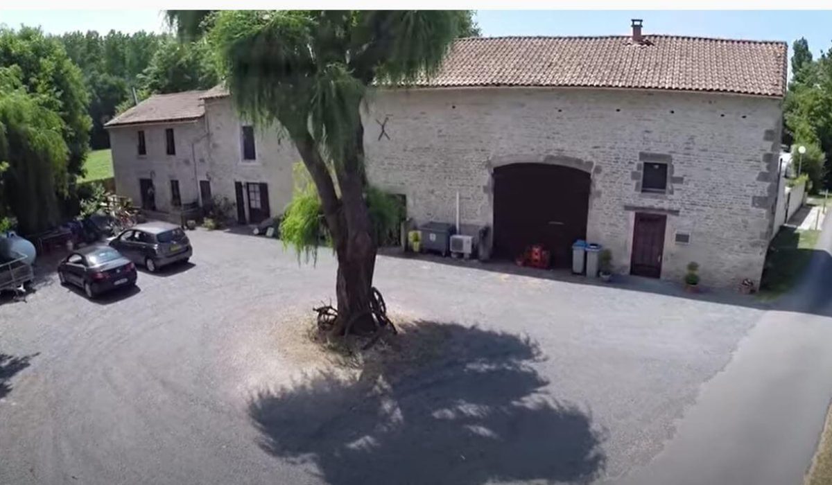 Mobile home park in Chef Boutonne, France near to the town of La Rochelle