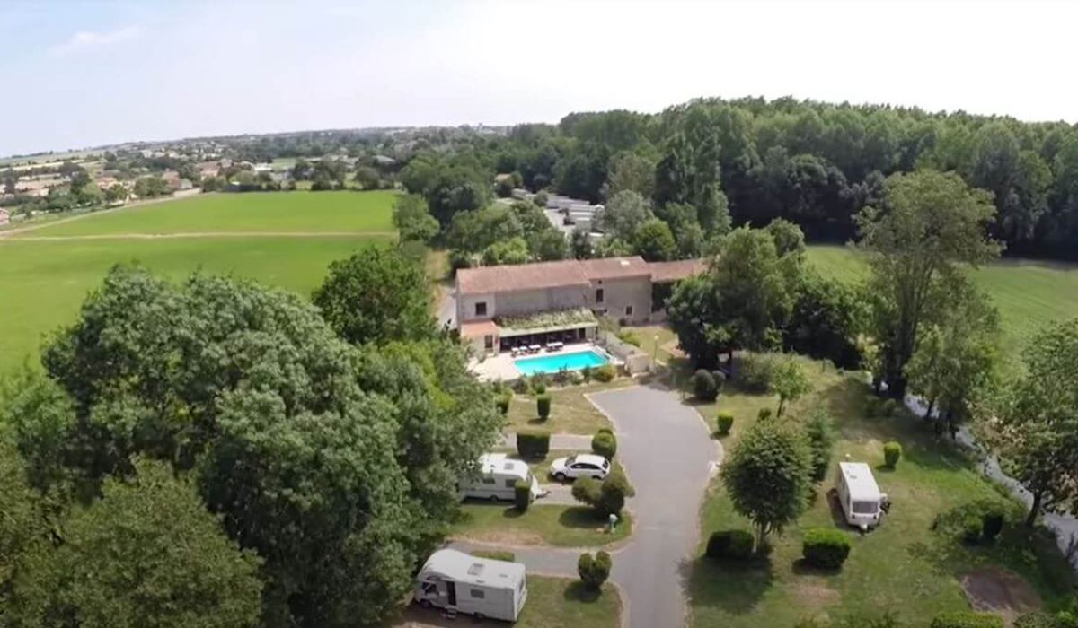 Mobile home park in Chef Boutonne, France near to the town of La Rochelle