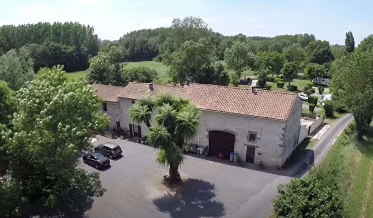Mobile home park in Chef Boutonne, France near to the town of La Rochelle