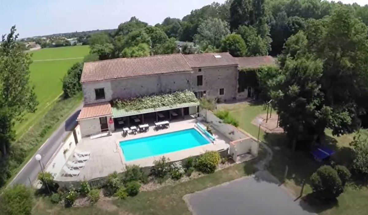 Mobile home park in Chef Boutonne, France near to the town of La Rochelle