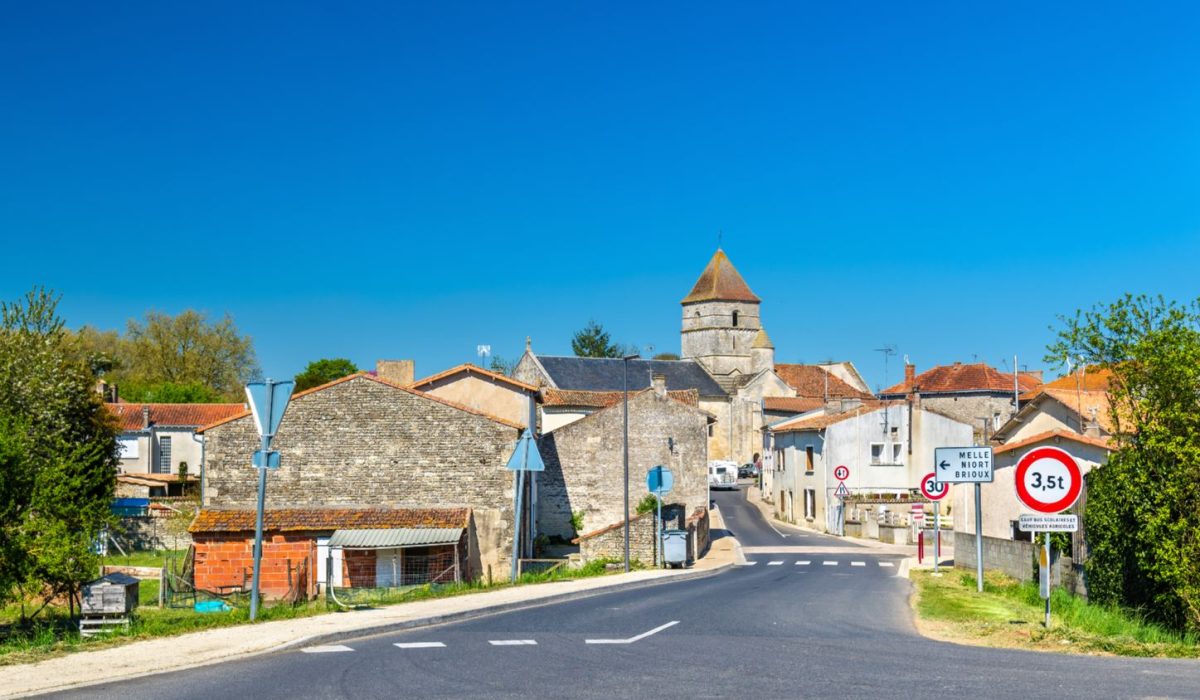 Chef Boutonne Village France LR