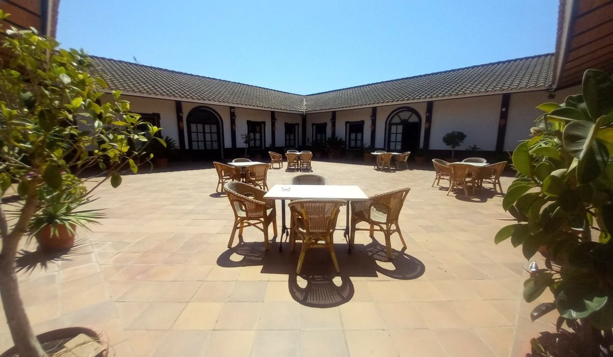 El Rocio Courtyard (4)