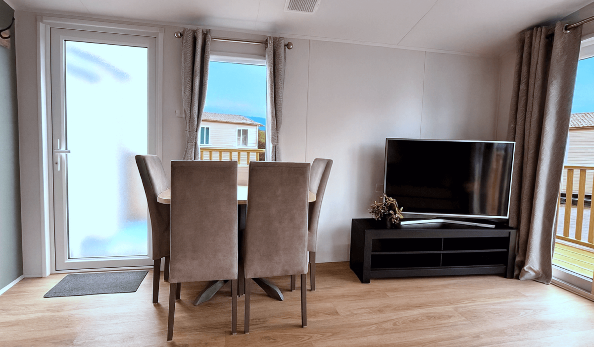 Levante Front Lounge (1)