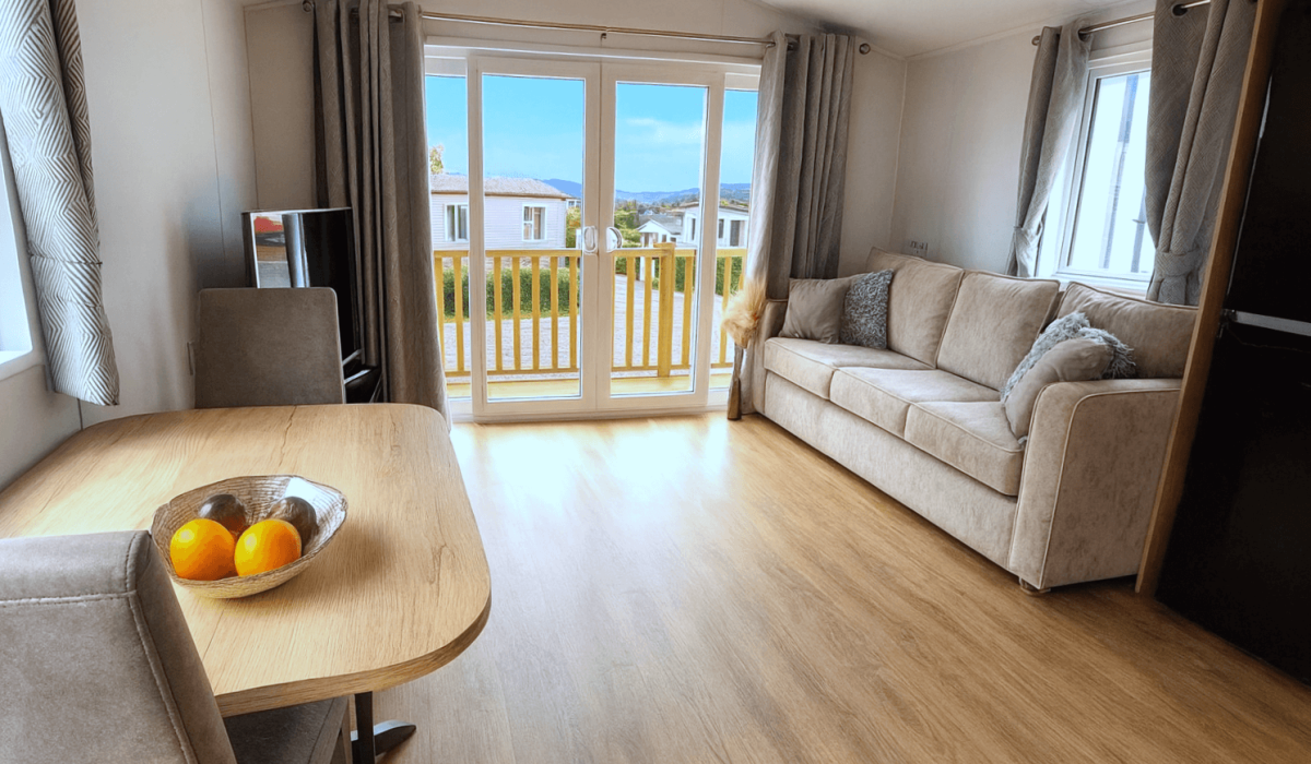 Levante Front Lounge (2)