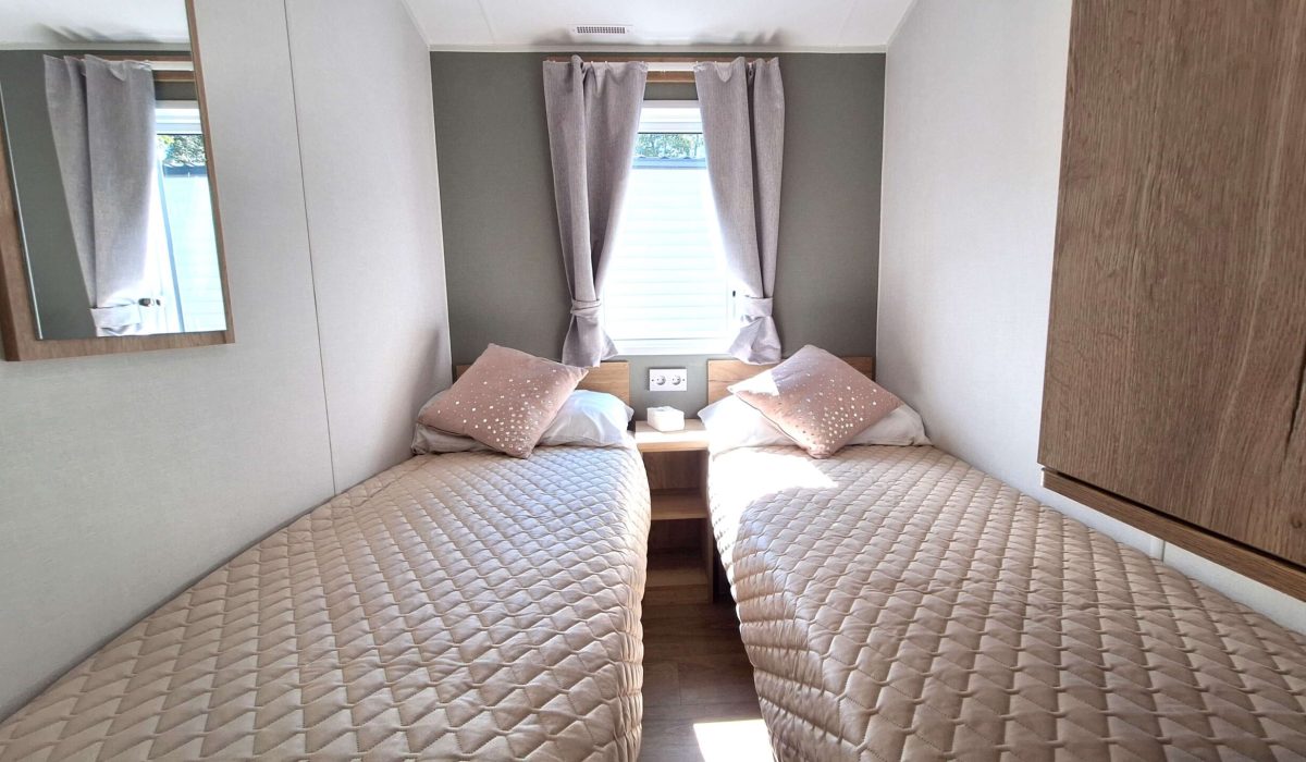 Willerby Ellerton 28ft UK Showground (8)