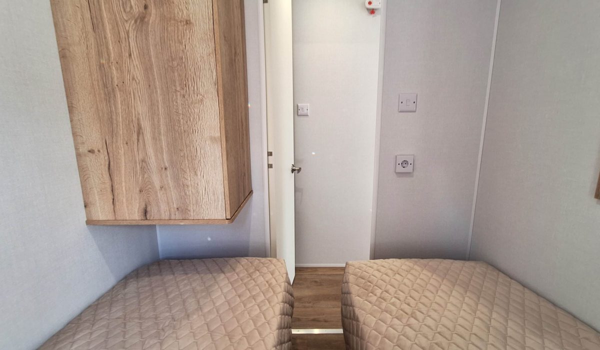 Willerby Ellerton 28ft UK Showground (9)