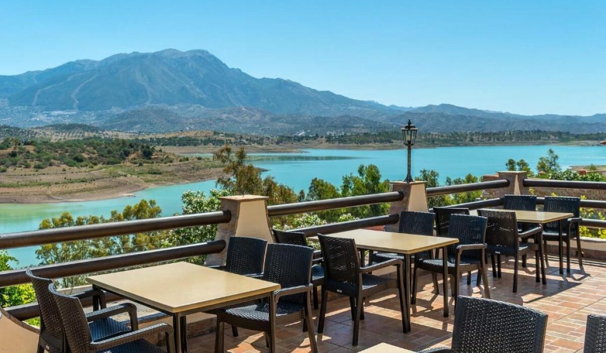 Willerby Martin 2023 Lake Vinuela (2)